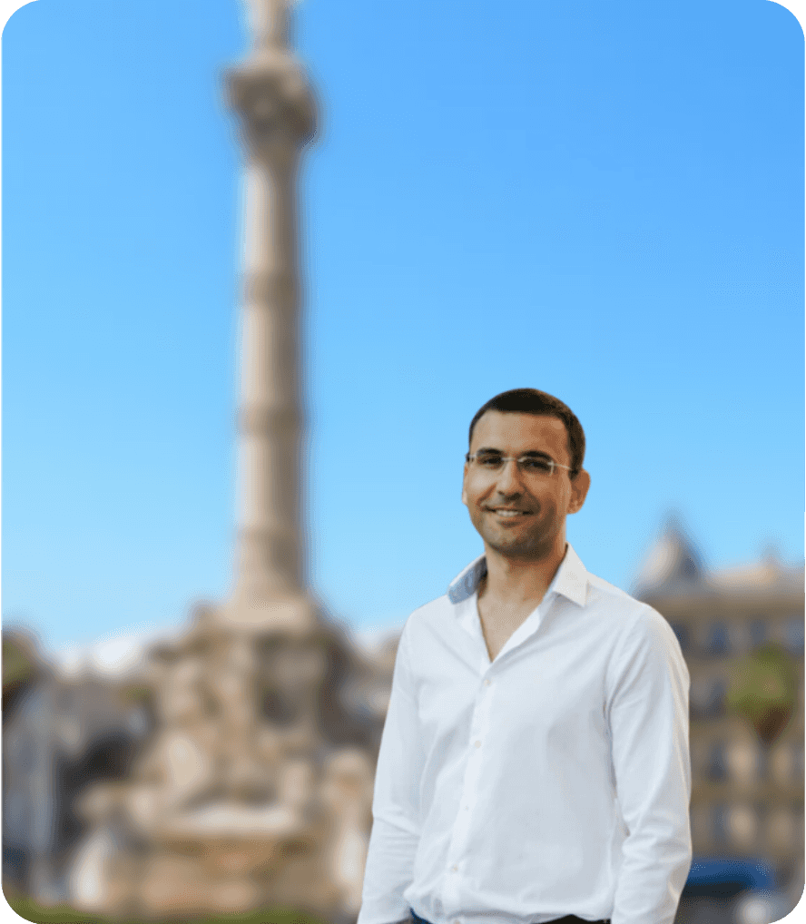 Notre commercial sur la place du Castella, à Marseille