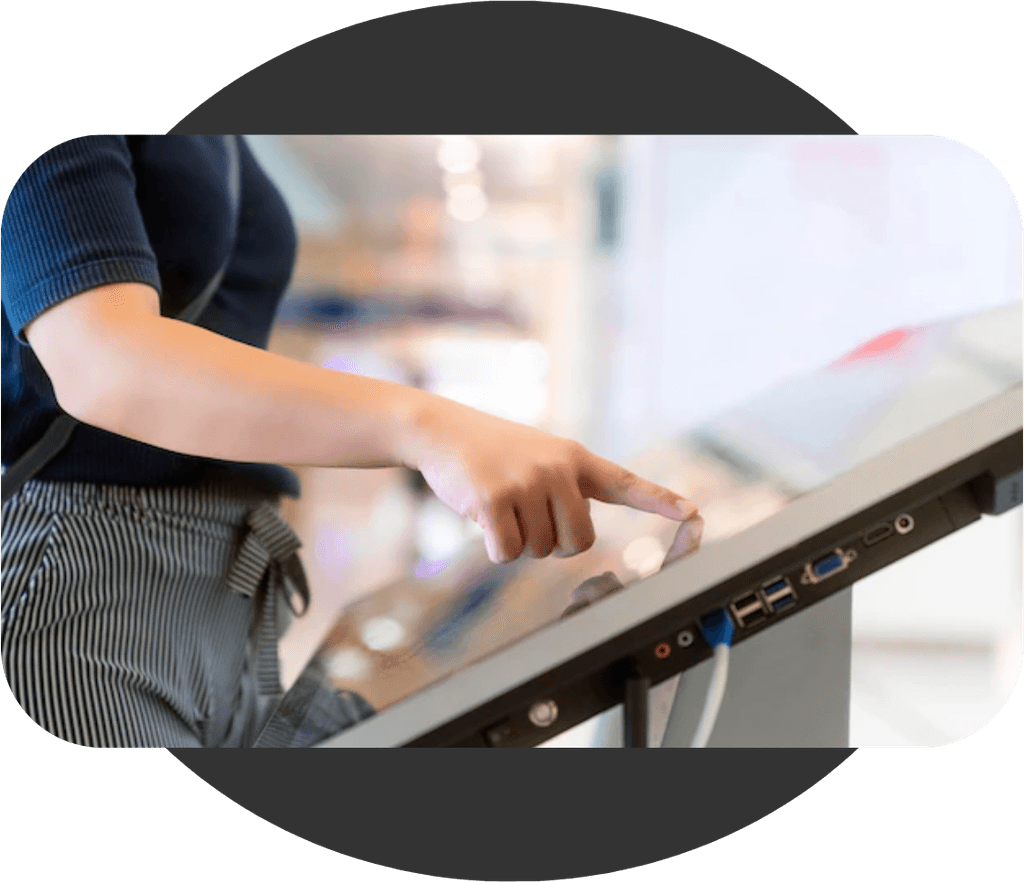 Client qui utilise la borne pour commander